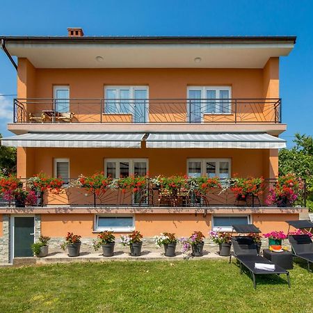 Apartment Flowers Кастав Екстериор снимка