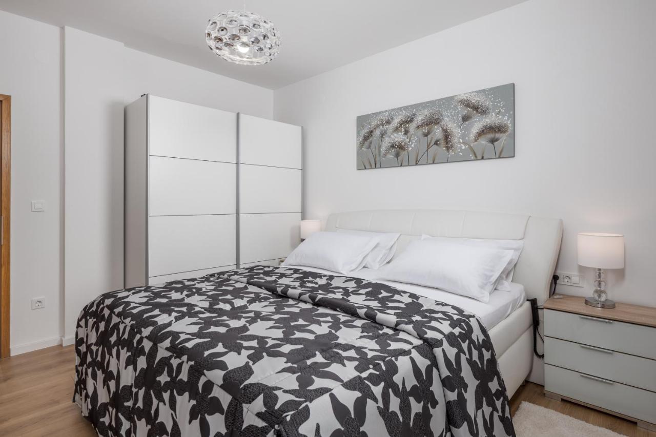Apartment Flowers Кастав Екстериор снимка