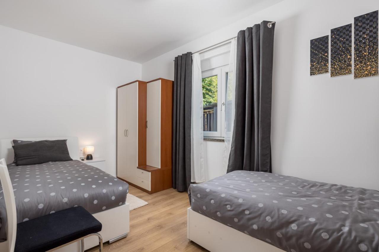 Apartment Flowers Кастав Екстериор снимка