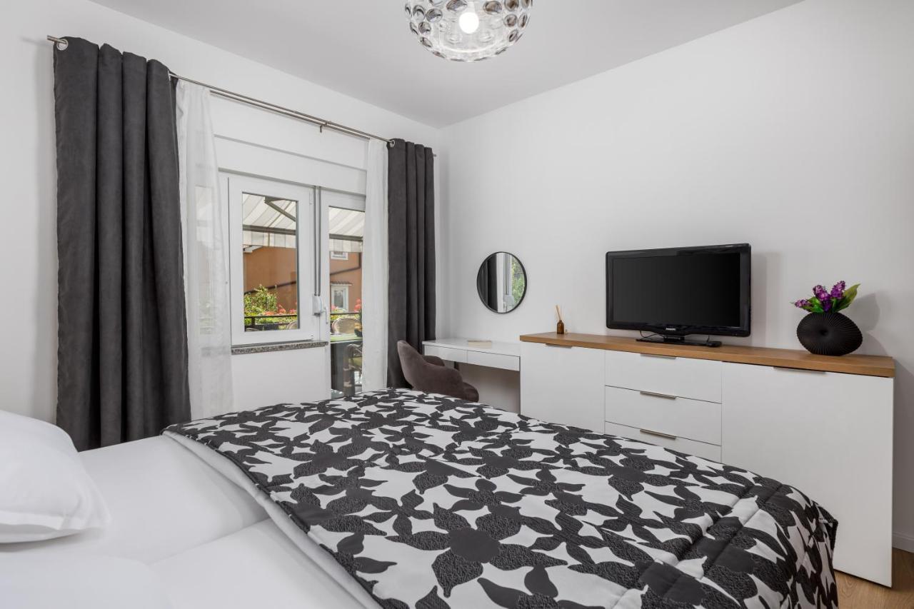 Apartment Flowers Кастав Екстериор снимка