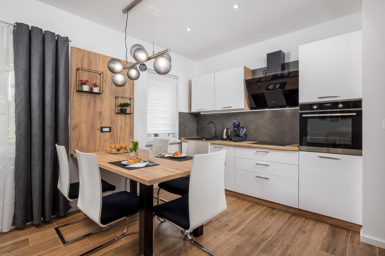 Apartment Flowers Кастав Екстериор снимка