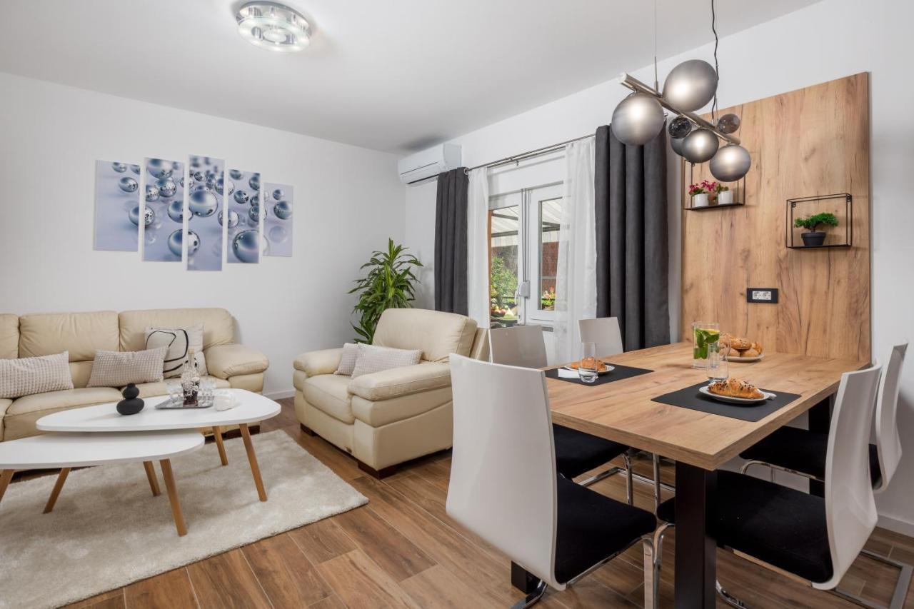 Apartment Flowers Кастав Екстериор снимка