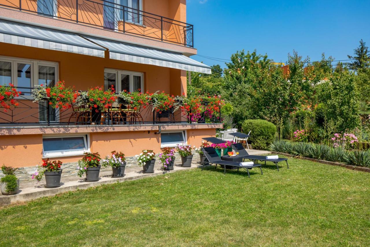 Apartment Flowers Кастав Екстериор снимка