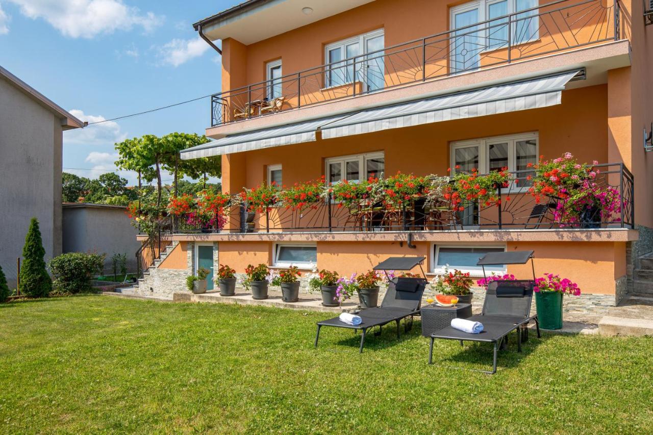 Apartment Flowers Кастав Екстериор снимка