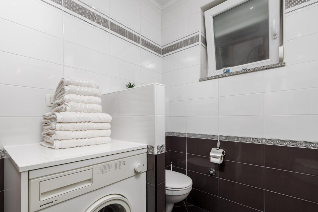 Apartment Flowers Кастав Екстериор снимка